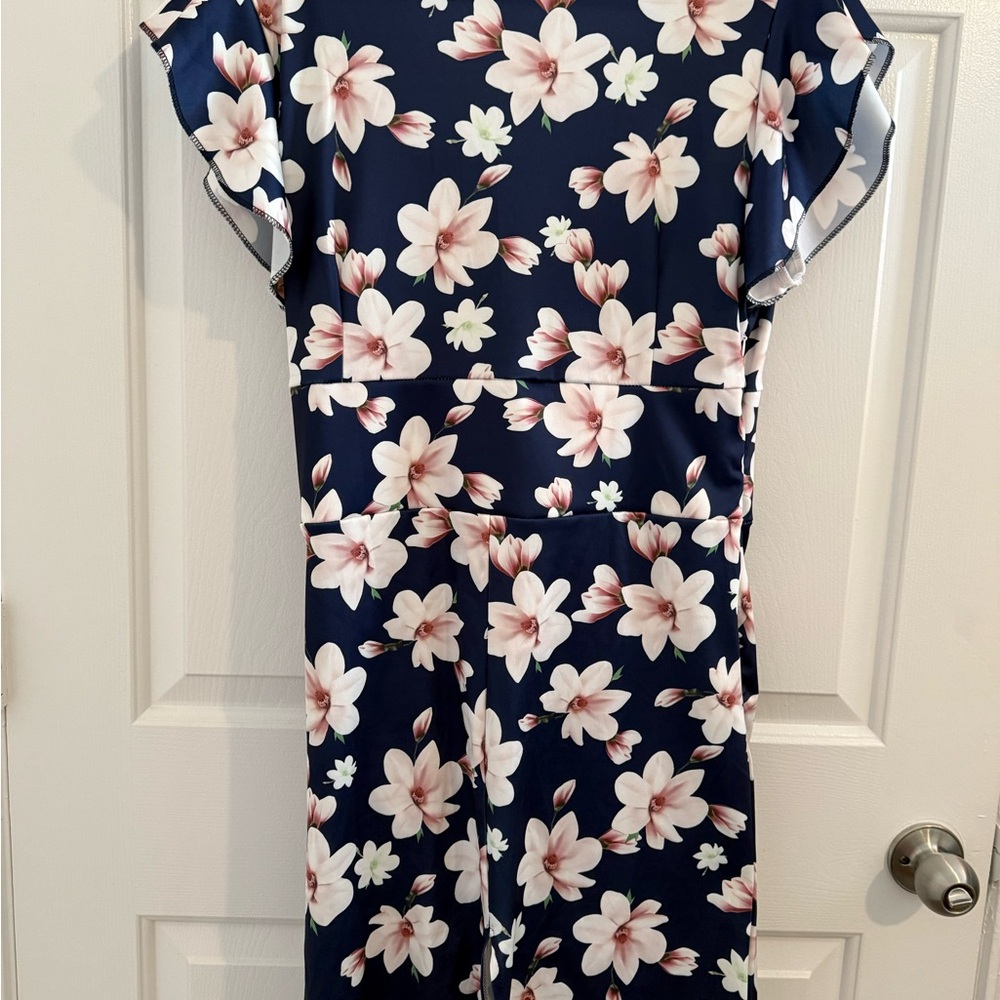 Floral Navy dress.  Perfect for a summer wedding guest dress.  Classy